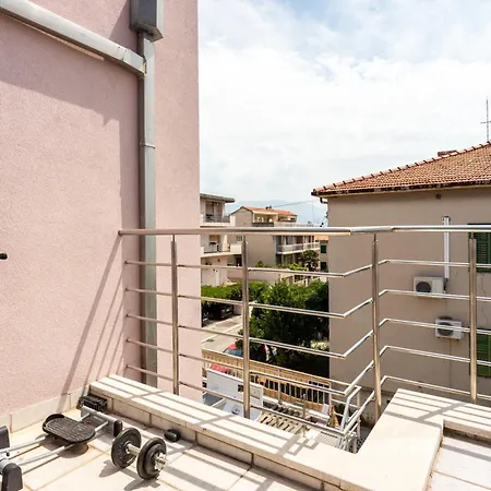 Violeta With The Sea View, 3 Min Walk To The Villa Split