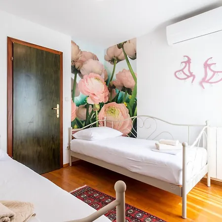 Violeta With The Sea View, 3 Min Walk To The Villa *