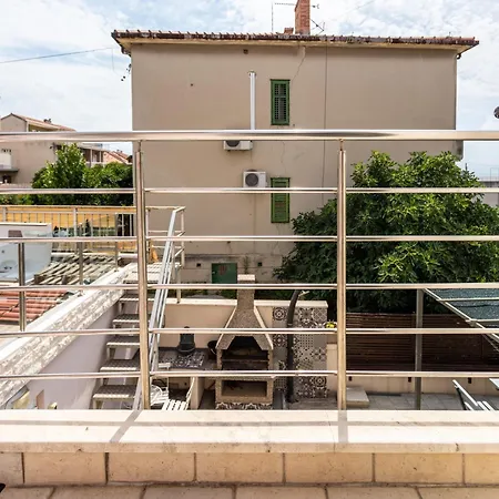 Violeta With The Sea View, 3 Min Walk To The Villa *