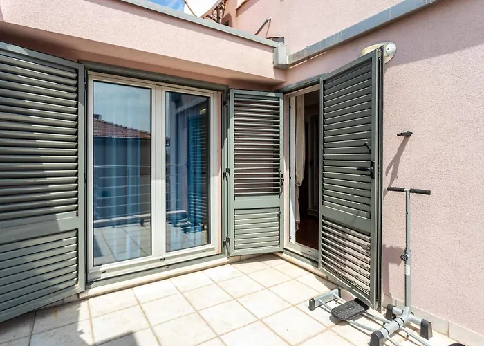 Villa Violeta With The Sea View, 3 Min Walk To The