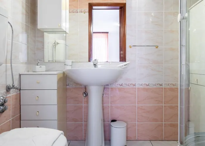 Villa Violeta With The Sea View, 3 Min Walk To The