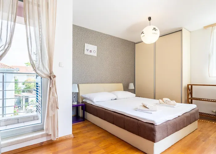 Violeta With The Sea View, 3 Min Walk To The Villa Split