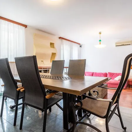 Villa Violeta With The Sea View, 3 Min Walk To The